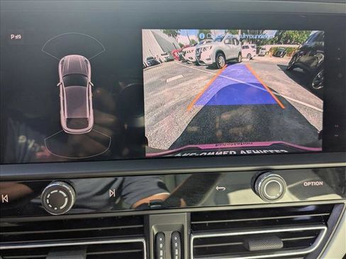 Used 2024 Porsche Macan image 15