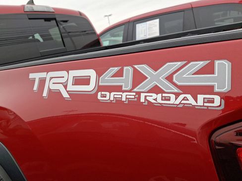 Used 2019 Toyota Tacoma TRD Off-Road image 31