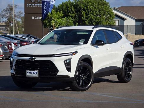 Used 2025 Chevrolet Trax ACTIV w/ Driver Confidence Package image 2