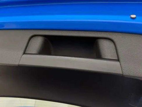 Used 2025 Volkswagen Taos SE w/ Panoramic Sunroof Package AWD/4WD image 10