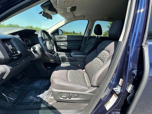 Used 2022 Nissan Pathfinder SV AWD/4WD image 18