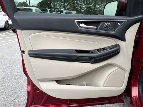Used 2019 Ford Edge Titanium image 10
