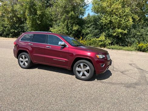 Used 2016 Jeep Grand Cherokee Overland w/ Advanced Technology Group AWD/4WD image 16