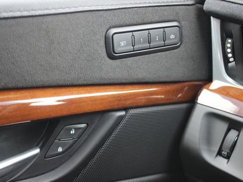 Used 2019 Cadillac Escalade Luxury image 18