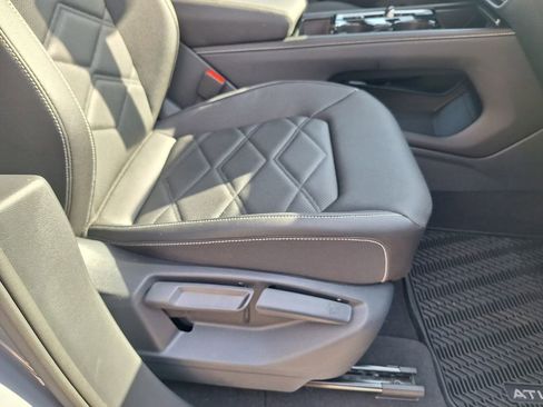 Used 2025 Volkswagen Atlas SE image 29