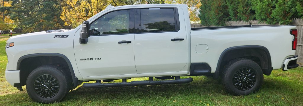 Used 2024 Chevrolet Silverado 2500 LTZ w/ LTZ Plus Package AWD/4WD image 9