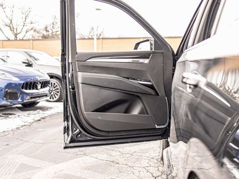 Used 2025 Cadillac Escalade Luxury image 32