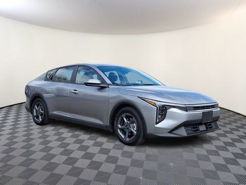 Certified 2025 Kia K4 FWD image 1