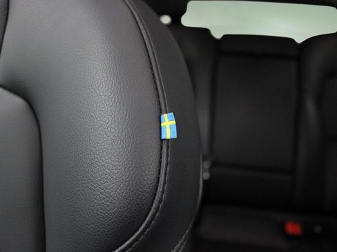 Certified 2025 Volvo XC60 B5 Core image 12