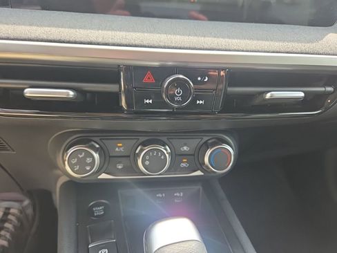 Used 2025 Nissan Kicks SV FWD image 21