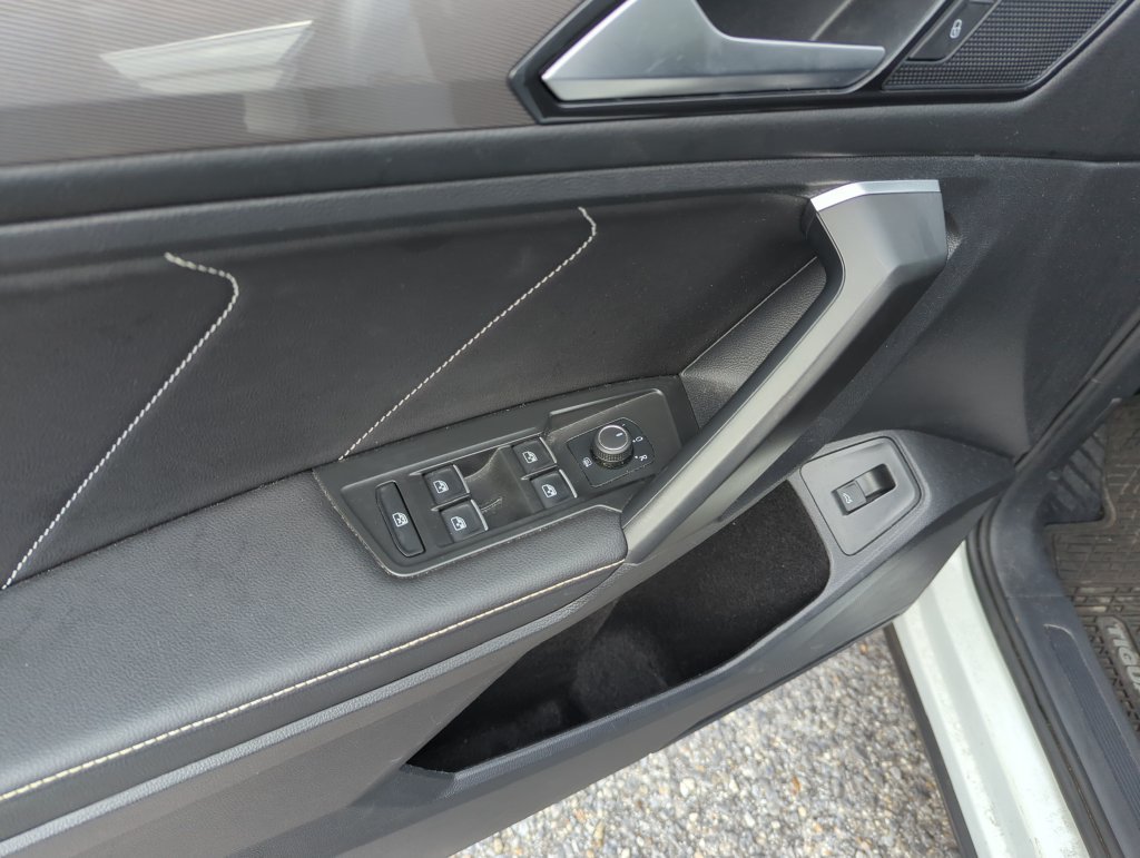 Used 2023 Volkswagen Tiguan SE FWD image 19