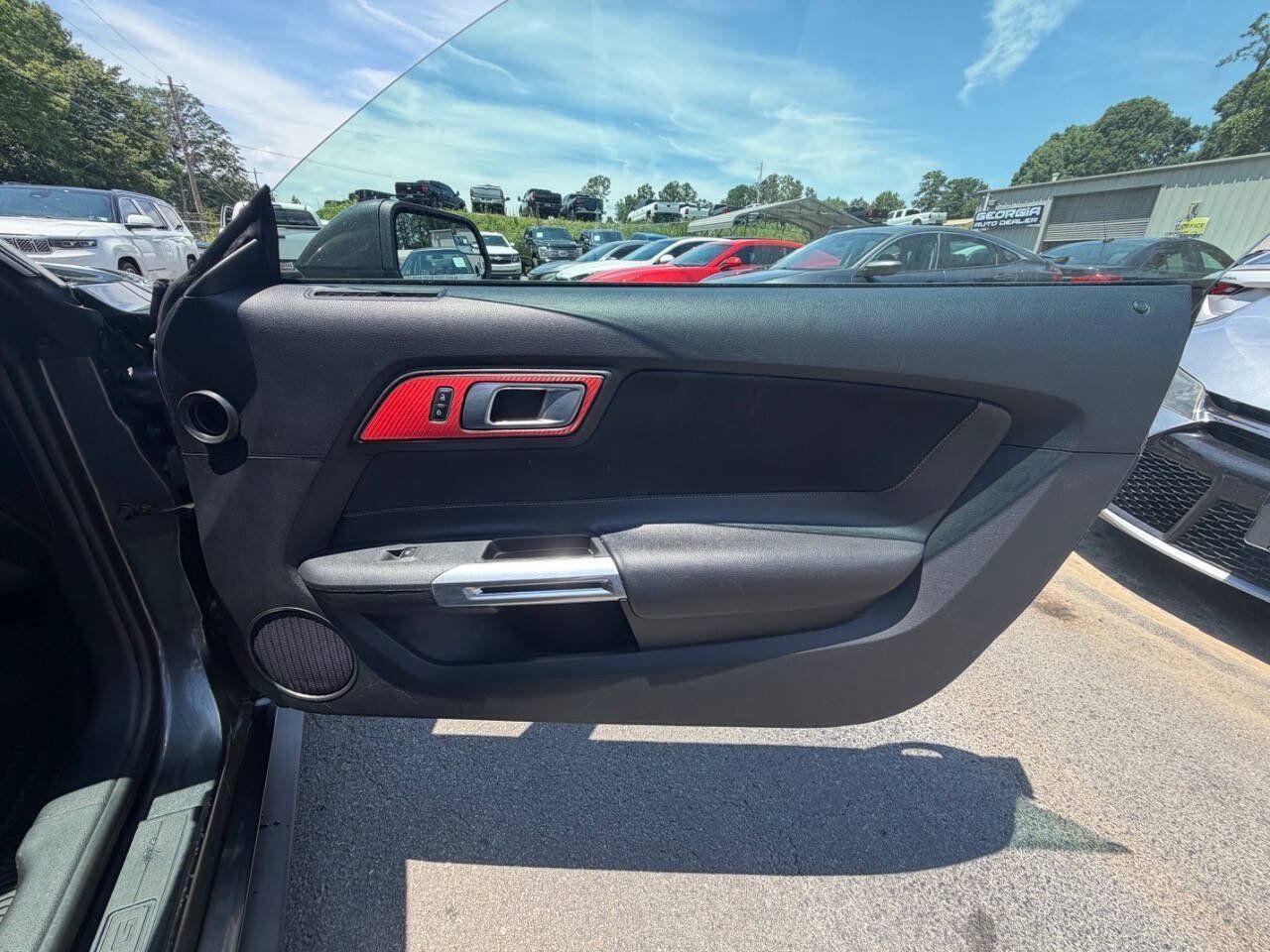 Used 2018 Ford Mustang Coupe RWD image 18