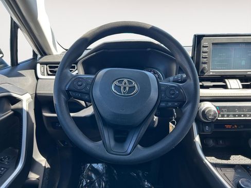 Used 2021 Toyota RAV4 LE w/ Carpet Mat Package (TMS) AWD/4WD image 14