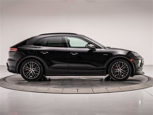 Used 2025 Porsche Macan 4S Electric AWD/4WD image 6