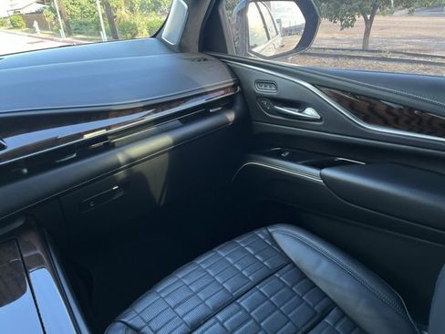 Used 2022 Cadillac Escalade ESV Premium Luxury Platinum image 20