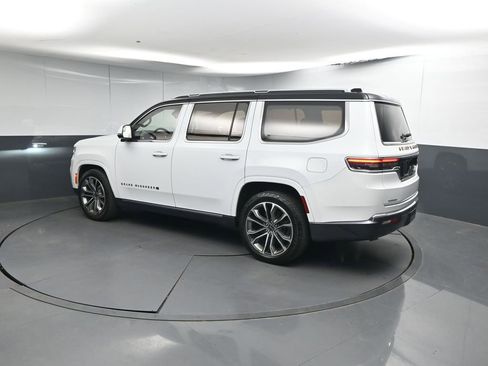 Used 2022 Jeep Grand Wagoneer Series III AWD/4WD image 3