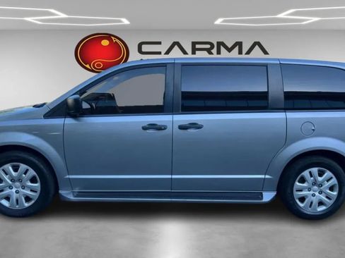 Used 2019 Dodge Grand Caravan SE w/ UConnect Hands-Free Group FWD image 2