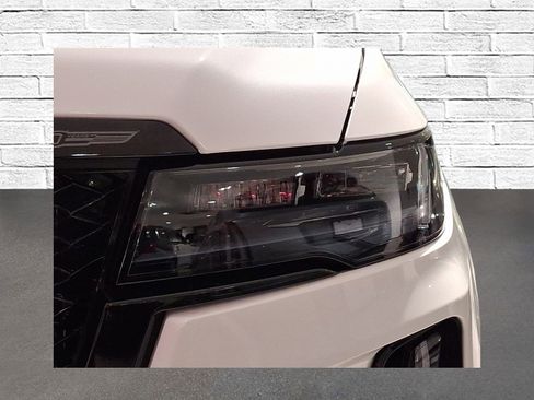 Certified 2024 Cadillac Escalade V w/ LPO, ONYX Package image 8