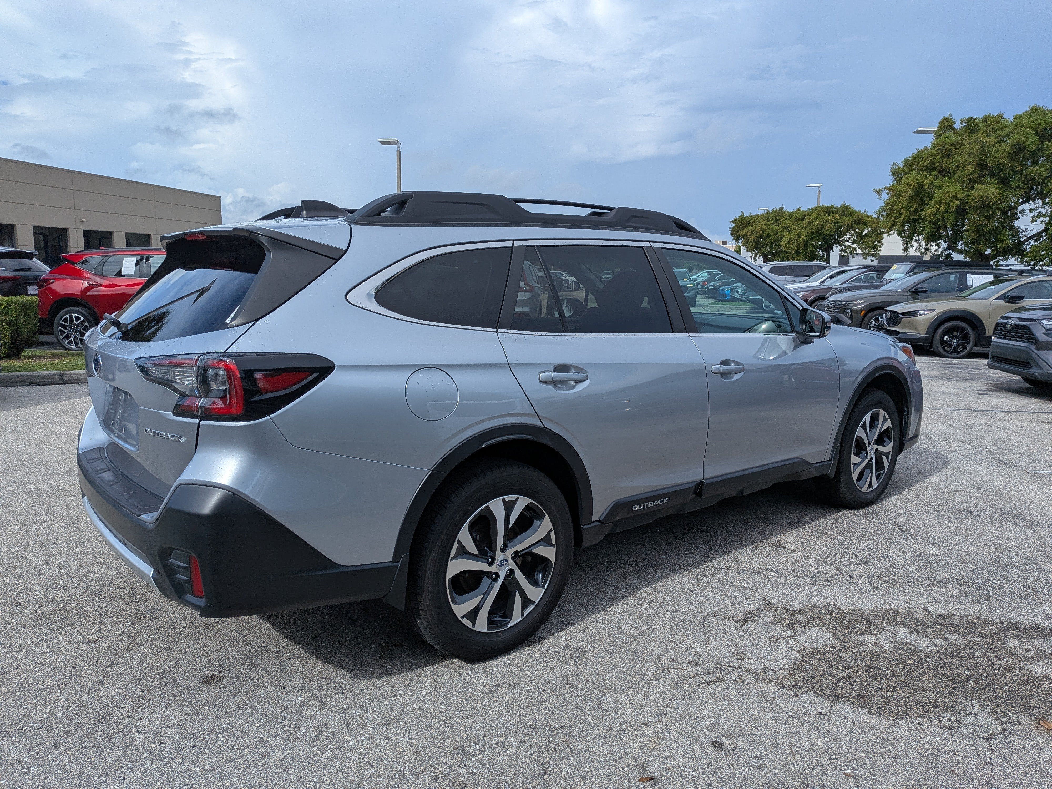 Certified 2022 Subaru Outback Limited AWD/4WD image 4