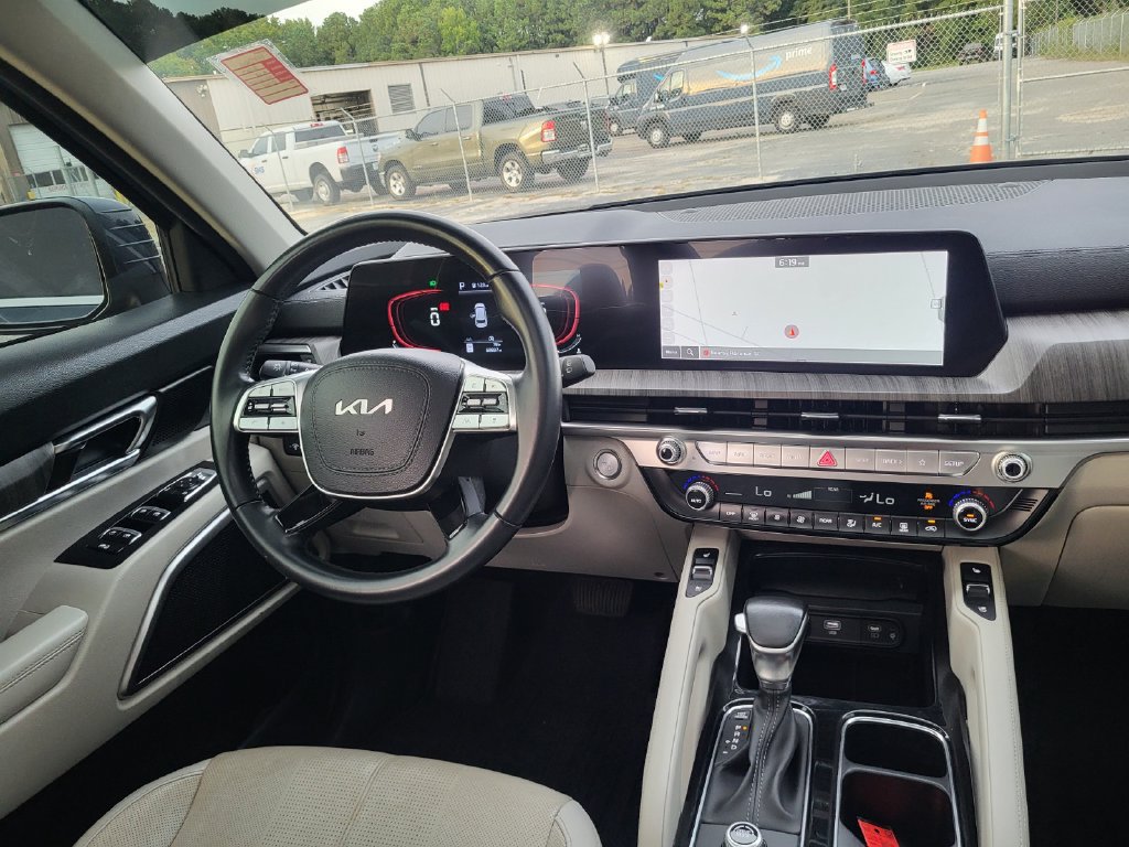 Used 2024 Kia Telluride EX w/ EX Captain's Chair Package FWD image 16