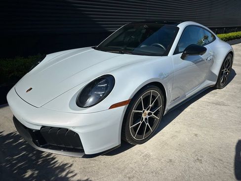 Certified 2025 Porsche 911 Carrera GTS RWD image 7