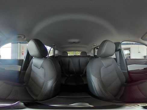 Used 2025 Chevrolet Trax LT image 42