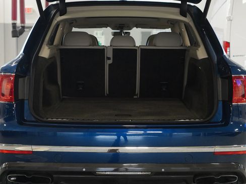 Used 2019 Bentley Bentayga image 32