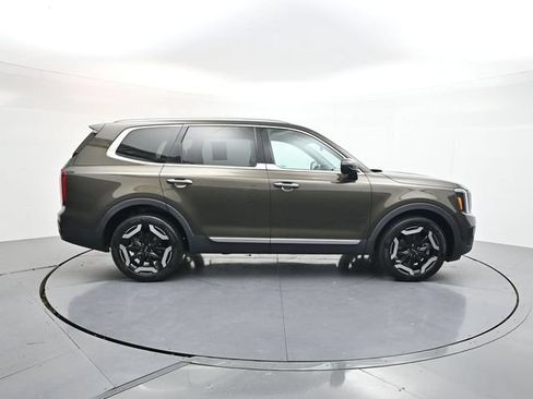 Used 2023 Kia Telluride S FWD image 9
