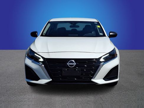 Used 2025 Nissan Altima 2.5 SV FWD image 2
