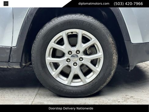 Used 2018 Jeep Cherokee Sport w/ Cold Weather Group AWD/4WD image 42
