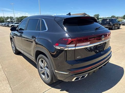 Used 2024 Volkswagen Atlas Cross Sport SEL R-Line AWD/4WD image 5