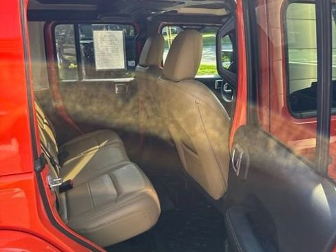 Used 2018 Jeep Wrangler Unlimited Sahara AWD/4WD image 22