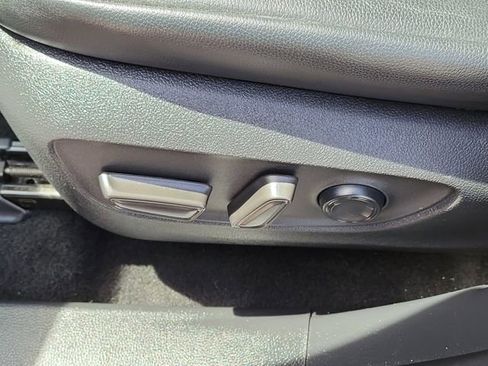 Used 2022 Toyota Highlander XLE AWD/4WD image 7