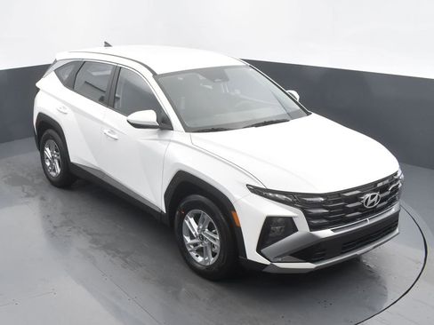 Used 2025 Hyundai Tucson SE image 13