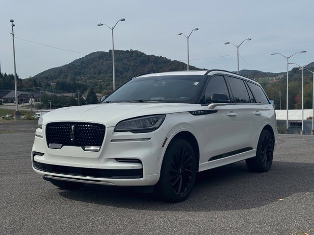 Used 2023 Lincoln Aviator Reserve w/ Equipment Group 201A AWD/4WD image 3