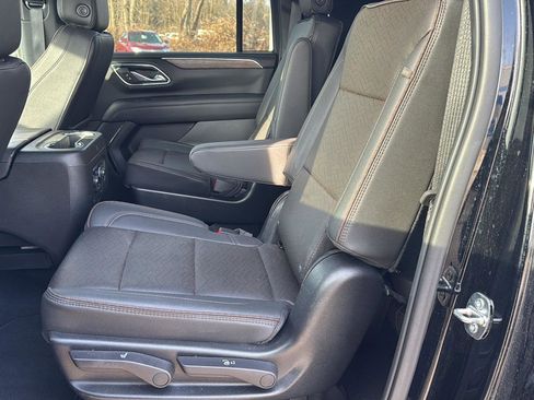 Used 2023 Chevrolet Suburban High Country image 11