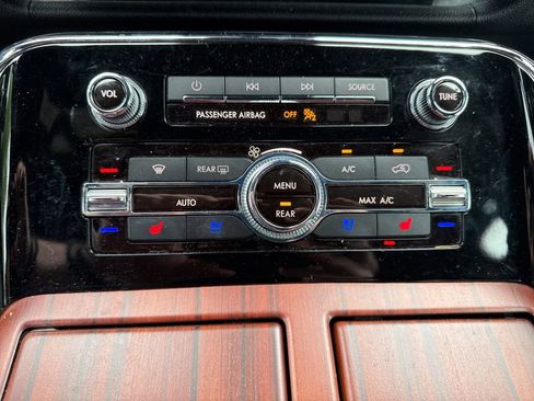 Used 2021 Lincoln Navigator Reserve w/ Luxury Package AWD/4WD image 10