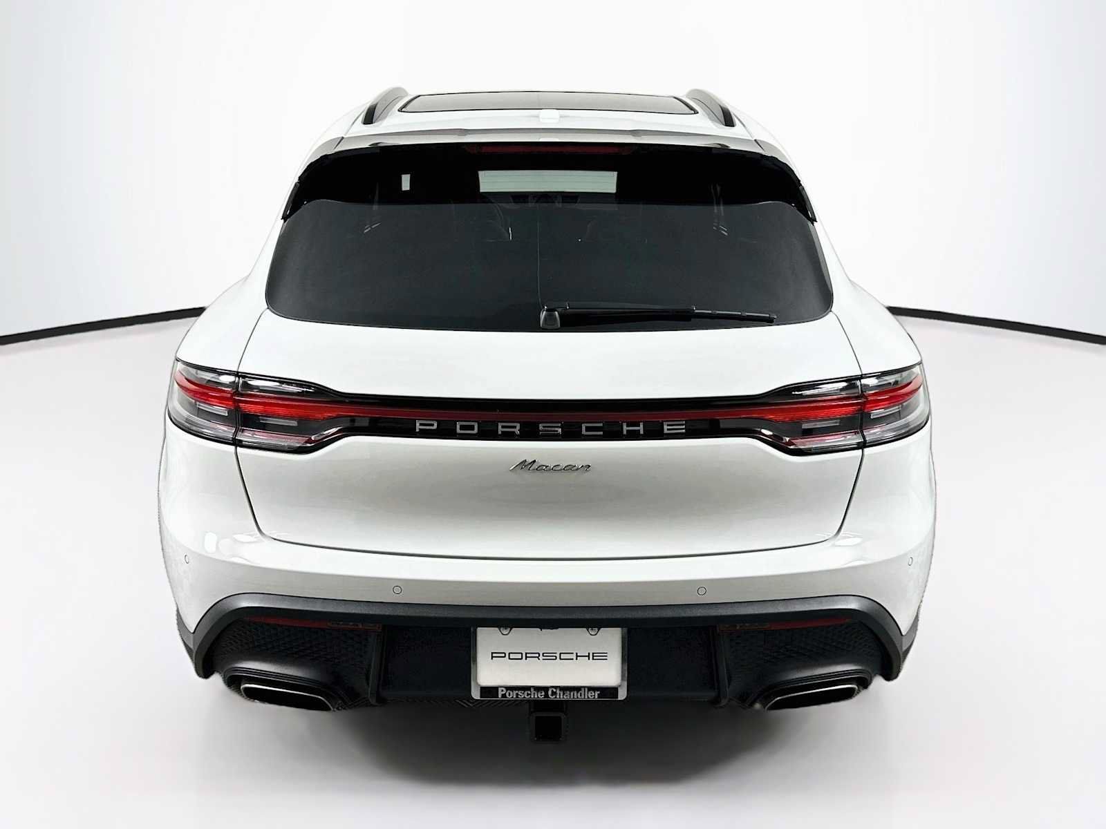 Certified 2026 Porsche Macan AWD/4WD image 10