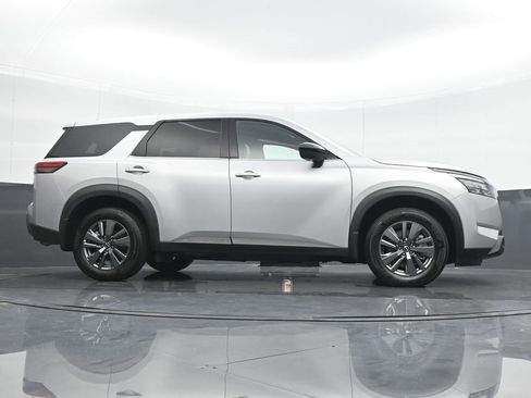 Used 2024 Nissan Pathfinder S image 22