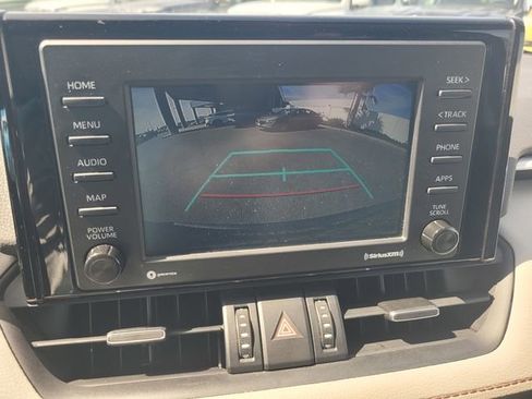 Used 2020 Toyota RAV4 XLE Premium image 22