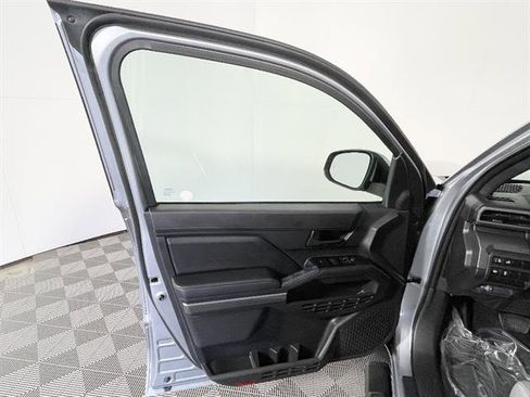 Used 2025 Toyota Tacoma SR5 AWD/4WD image 20
