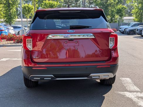 Used 2023 Ford Explorer XLT w/ Equipment Group 202A RWD image 4
