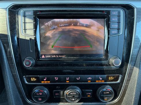 Used 2016 Volkswagen Passat 1.8T SE image 9