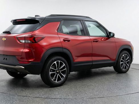 Used 2025 Chevrolet TrailBlazer LT image 9