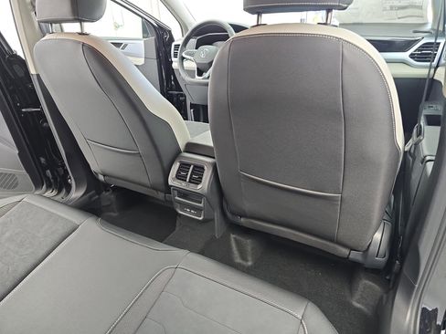 New 2026 Volkswagen Taos SE FWD image 11