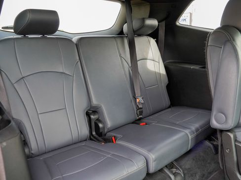 Used 2023 Buick Enclave Essence image 17