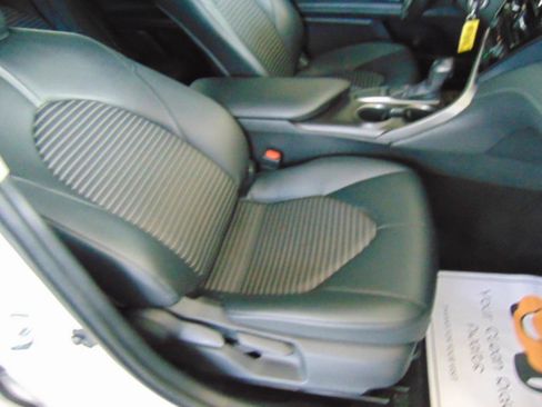 Used 2022 Toyota Camry SE FWD image 25