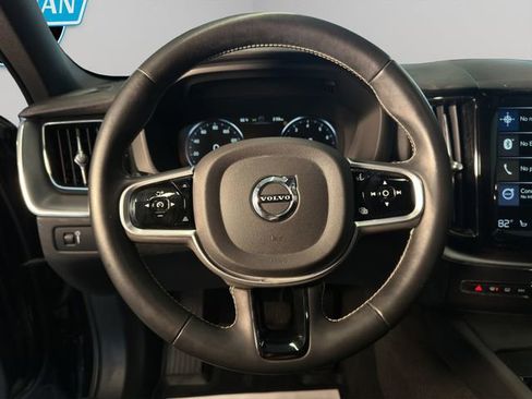 Used 2020 Volvo XC60 T5 Momentum image 12