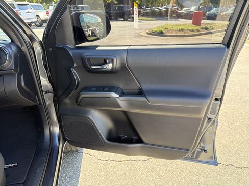 Used 2020 Toyota Tacoma TRD Sport image 26