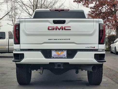 Used 2025 GMC Sierra 2500 AT4 image 7